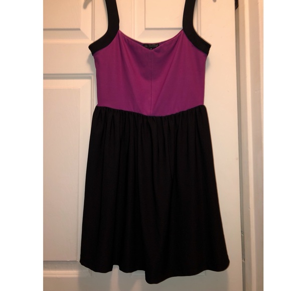 Size medium purple black color block dress - Picture 2 of 5